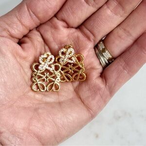 Elegant Logo Loewe Fashion Anagram earrings in gold-tone metal with crystals